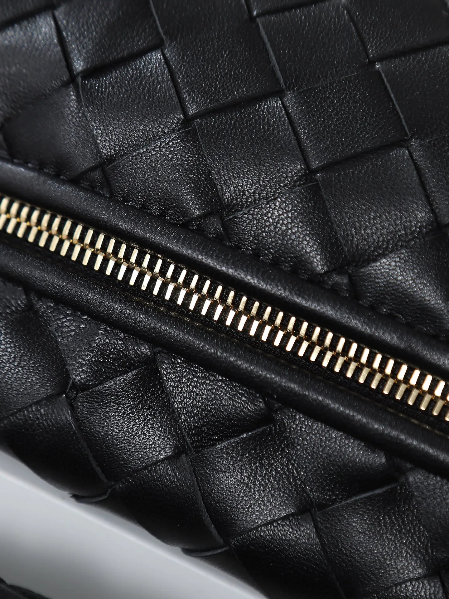 12800. 🥇 𝗝𝗢𝗗𝗜𝗘# Street style’s new favorite fashionable large size 𝙟𝙤𝙙𝙞𝙚 It’s coming, it’s coming, it’s really coming! I always felt that knitting was old-fashioned, until I met it - 𝙟𝙤𝙙𝙞𝙚, I realized that the original classic knitting elements and the new knot element design can be so fashionable! I have to admire your design talent! Large capacity to meet daily needs! Fashionable and versatile, it’s perfect for concave shapes, take it out to hit the streets! Size: 48*40*16cm Style No. #600261